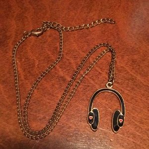 Headphone with hearts gold necklace